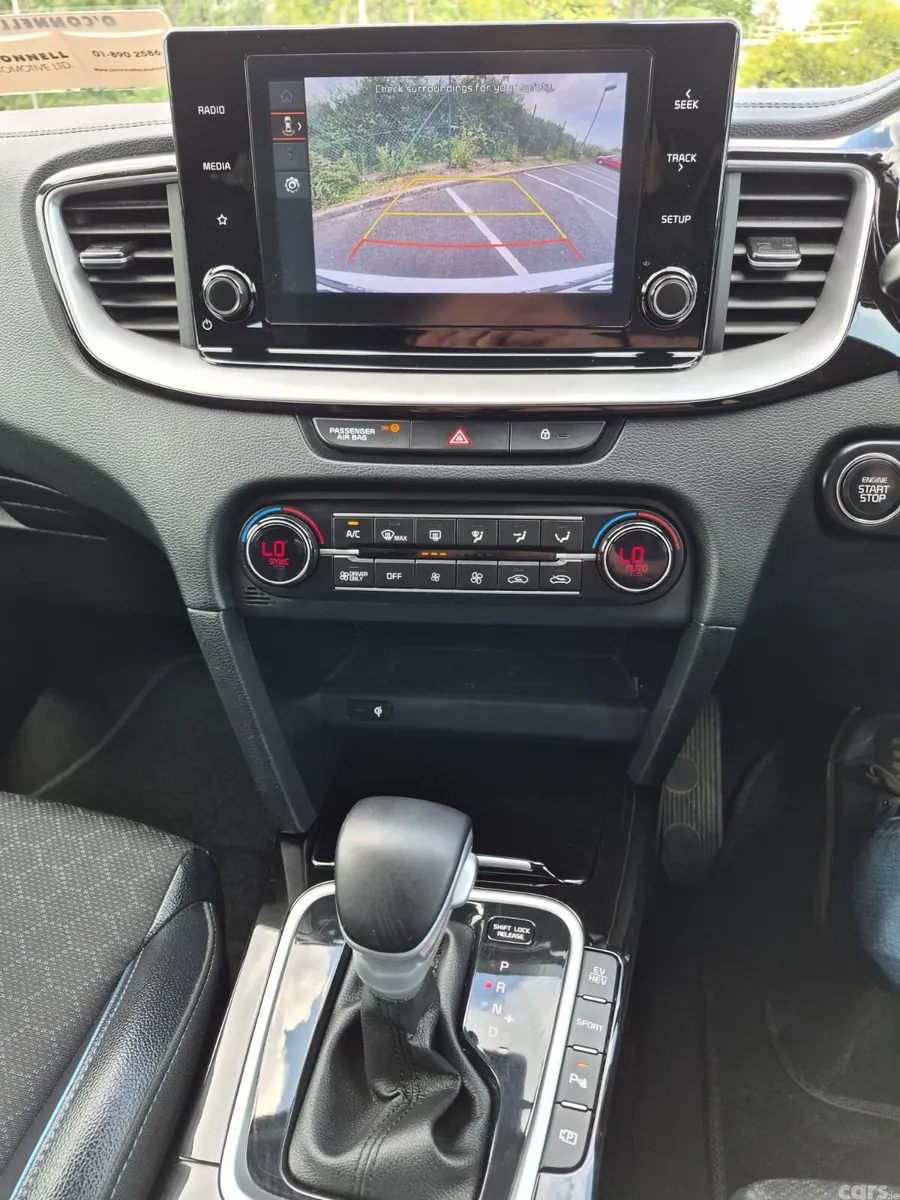 Kia XCeed Hatchback, Petrol Plug-in Hybrid, 2023, White
