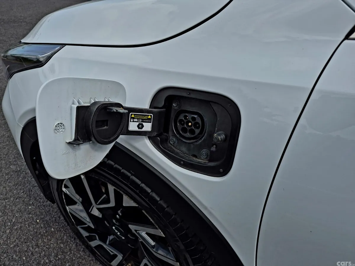 Kia XCeed Hatchback, Petrol Plug-in Hybrid, 2023, White