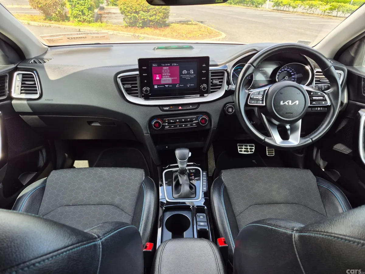 Kia XCeed Hatchback, Petrol Plug-in Hybrid, 2023, White