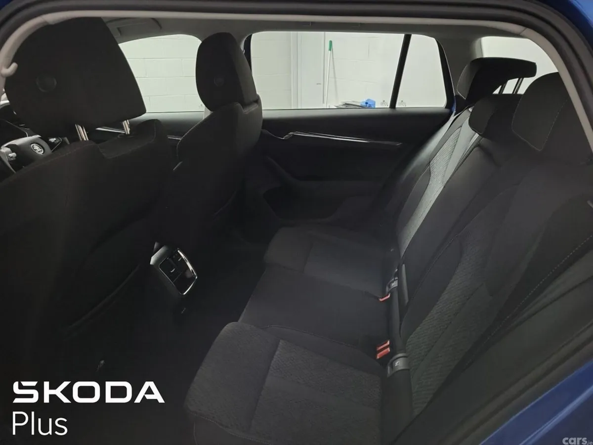 Skoda Octavia Estate, Petrol, 2023, Blue