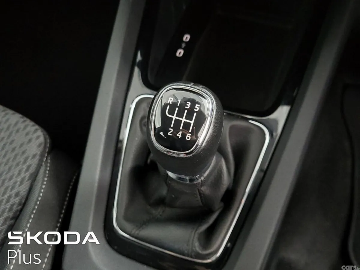 Skoda Octavia Estate, Petrol, 2023, Blue