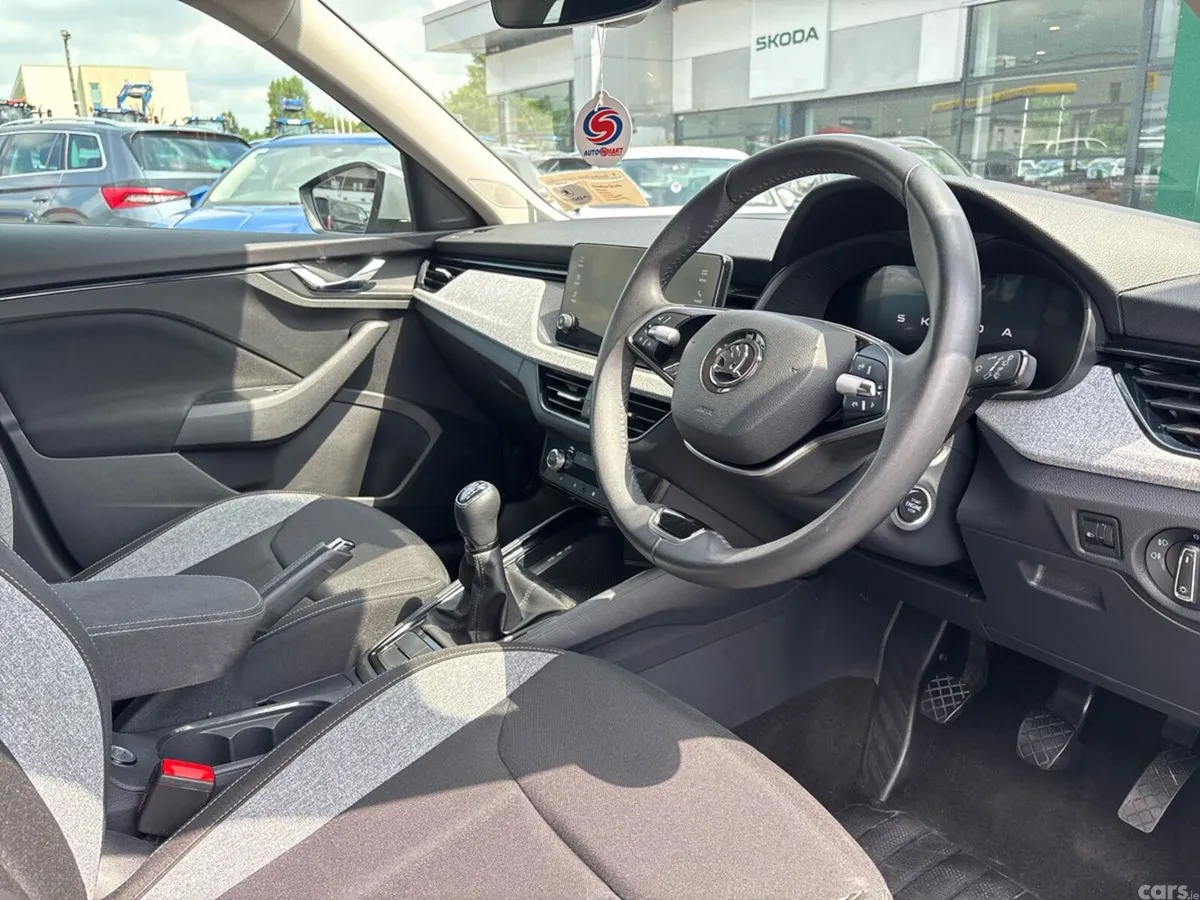 Skoda Kamiq Hatchback, Petrol, 2024, Silver