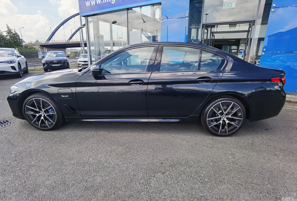 BMW 5-Series Saloon, Petrol Plug-in Hybrid, 2022, Black