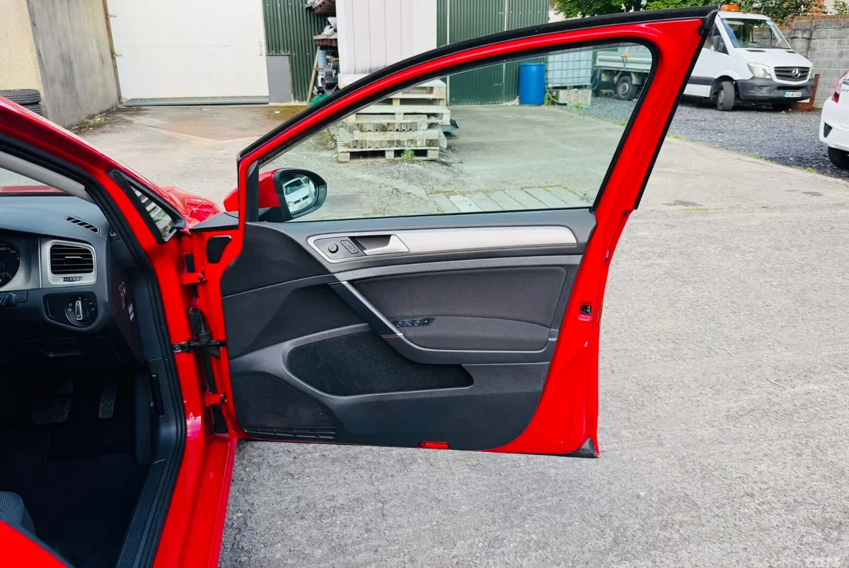 Volkswagen Golf Hatchback, Petrol, 2015, Red