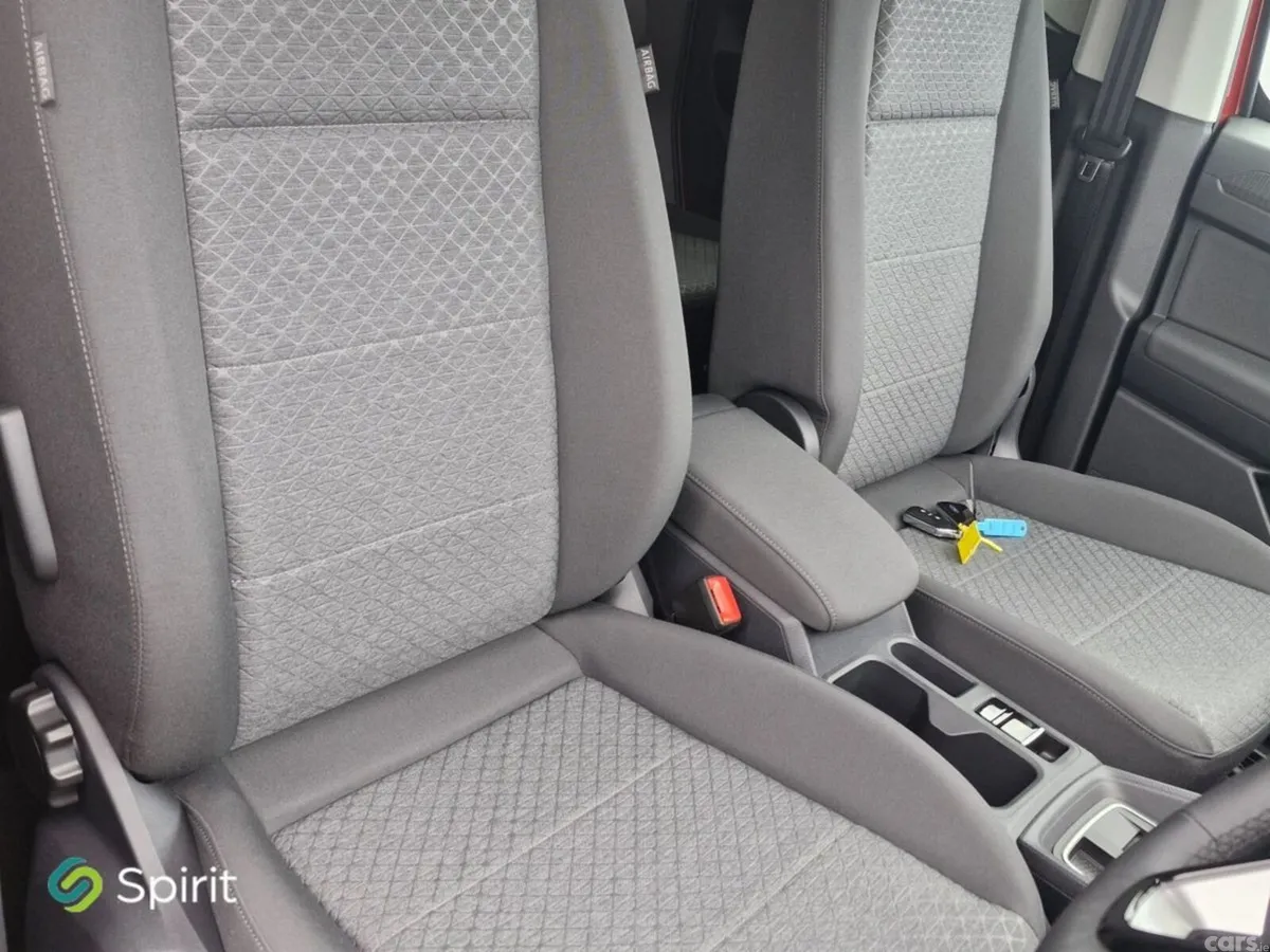 Ford Tourneo Connect MPV, Petrol, 2026, Red