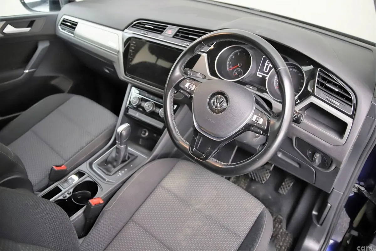 Volkswagen Touran MPV, Petrol, 2018, Blue