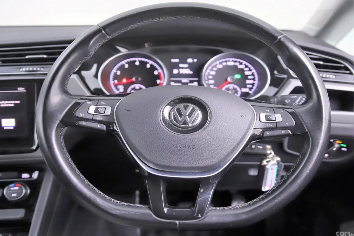Volkswagen Touran MPV, Petrol, 2018, Blue