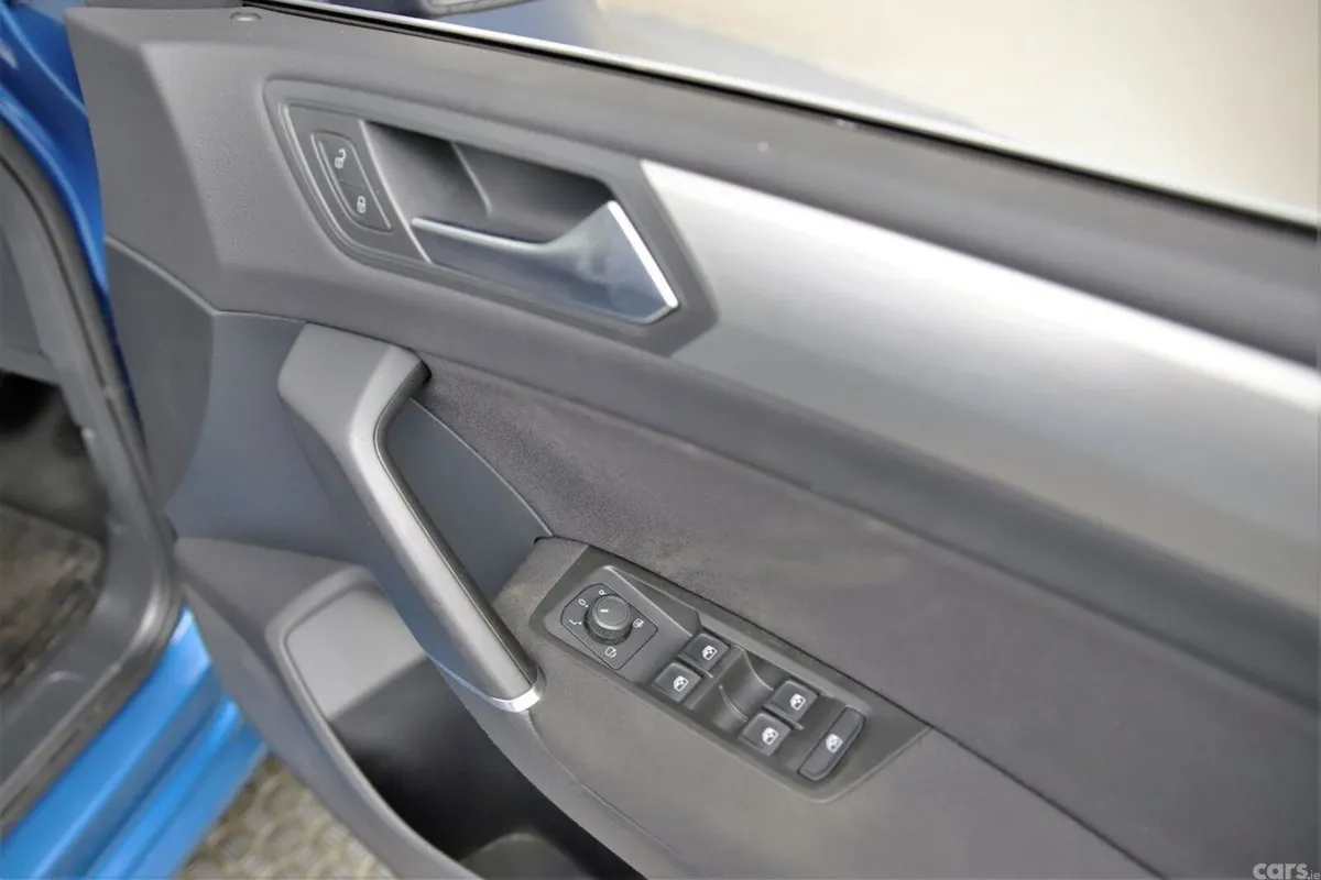 Volkswagen Touran MPV, Petrol, 2018, Blue