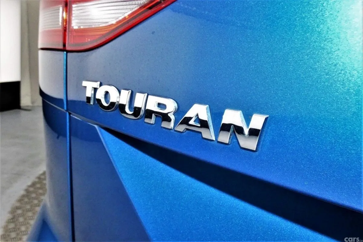 Volkswagen Touran MPV, Petrol, 2018, Blue