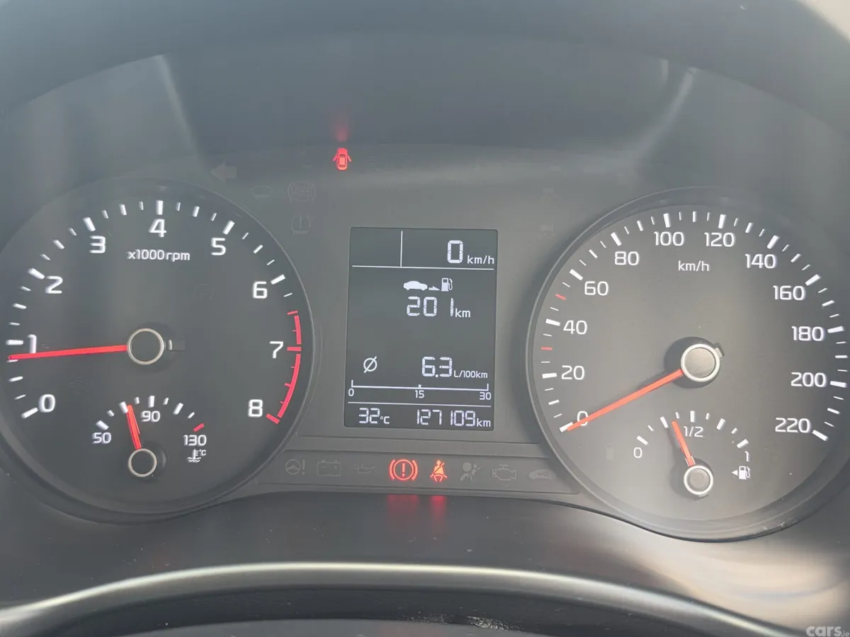 Kia Stonic Estate/Jeep, Petrol, 2019, Red
