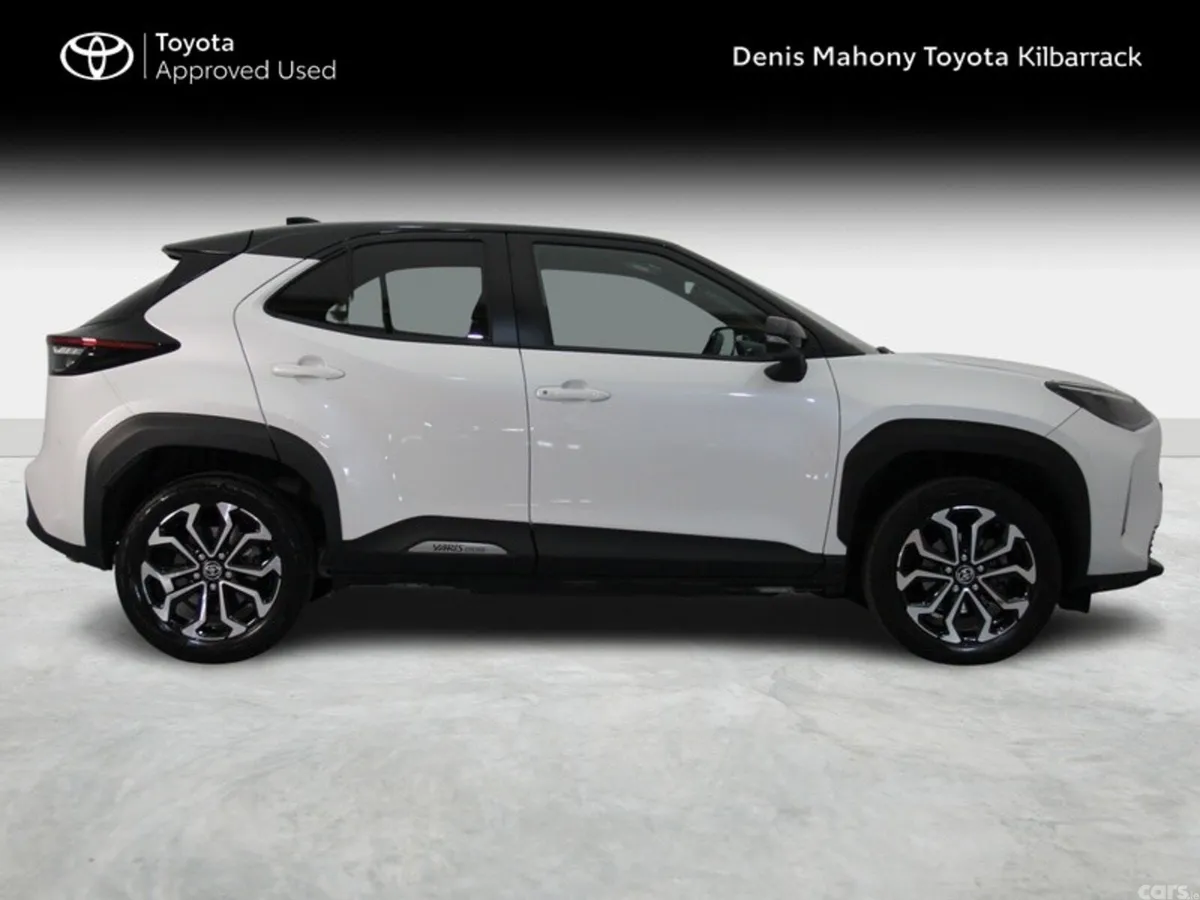 Toyota Yaris Cross Hatchback, Petrol Hybrid, 2023, White