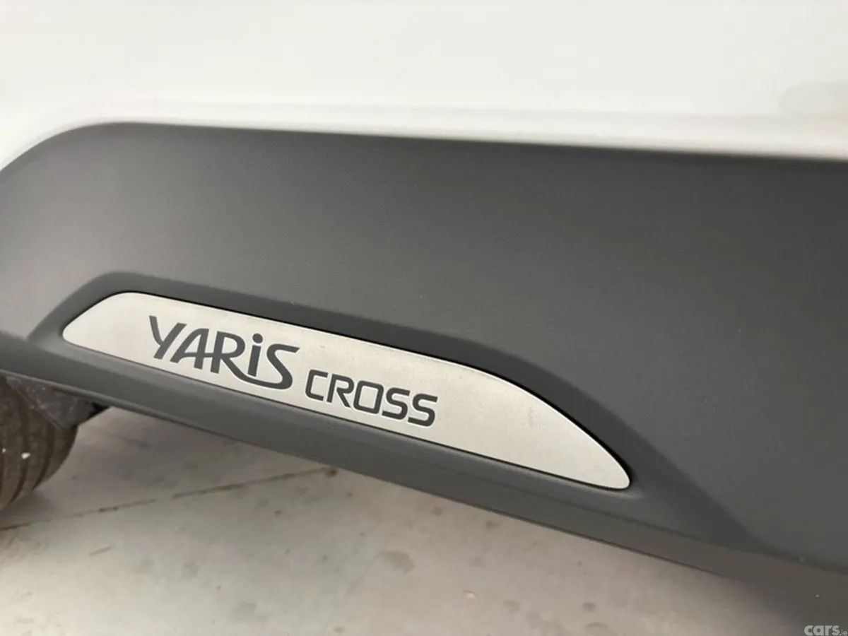 Toyota Yaris Cross Hatchback, Petrol Hybrid, 2023, White