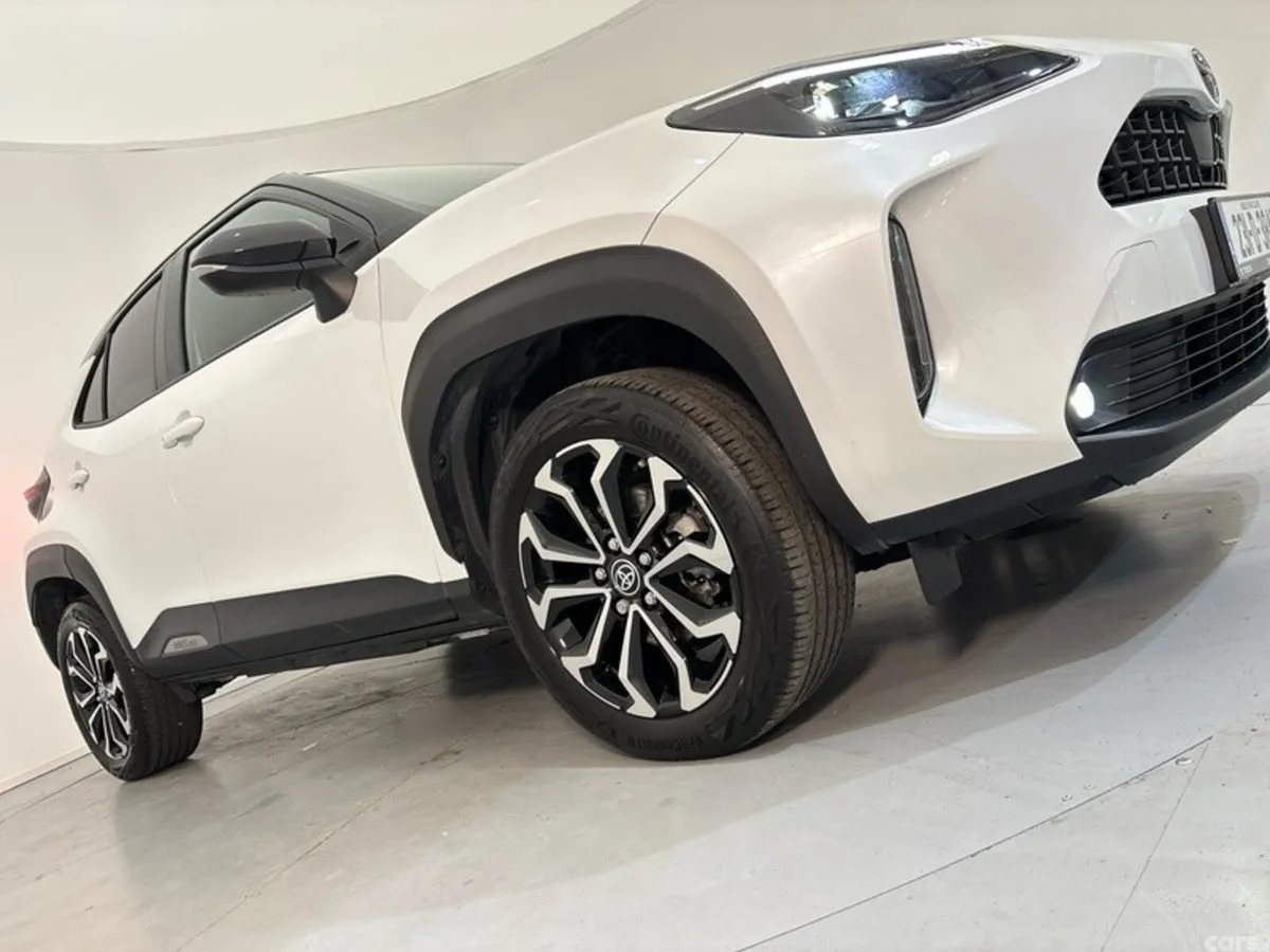 Toyota Yaris Cross Hatchback, Petrol Hybrid, 2023, White