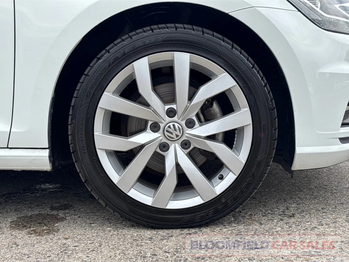 Volkswagen Golf Hatchback, Petrol, 2018, White