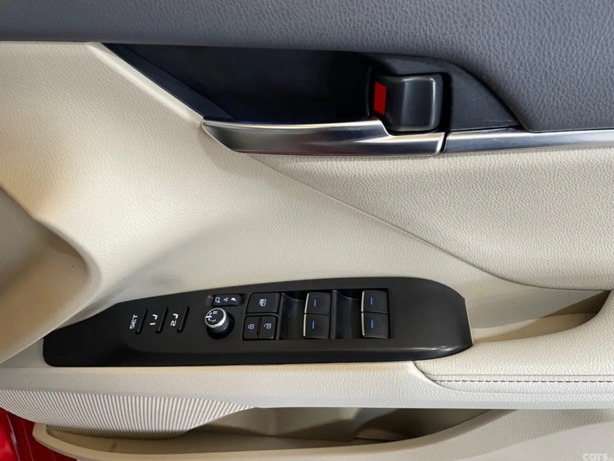 Toyota Camry Saloon, Petrol Hybrid, 2022, Red
