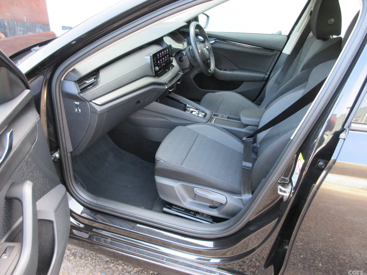 Skoda Octavia Saloon, Diesel, 2022, Black