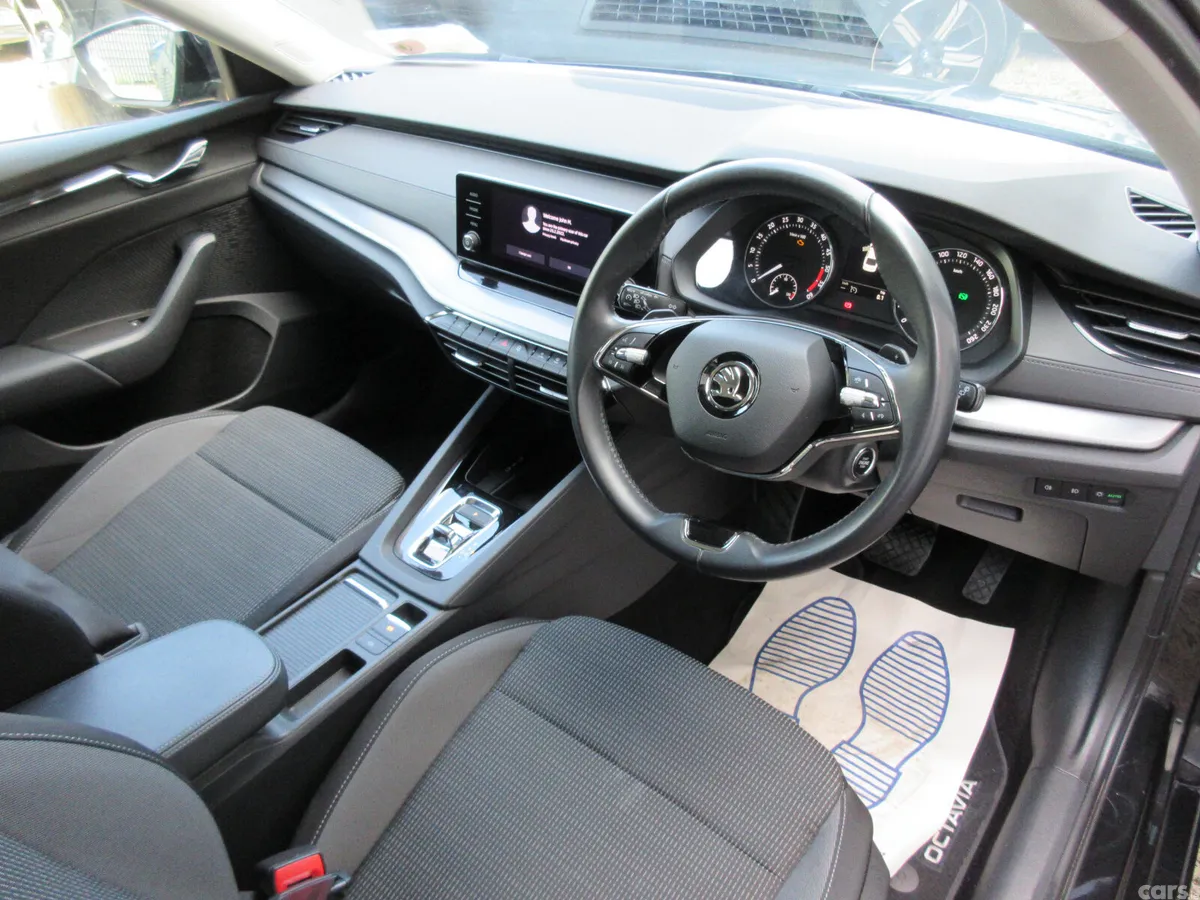 Skoda Octavia Saloon, Diesel, 2022, Black