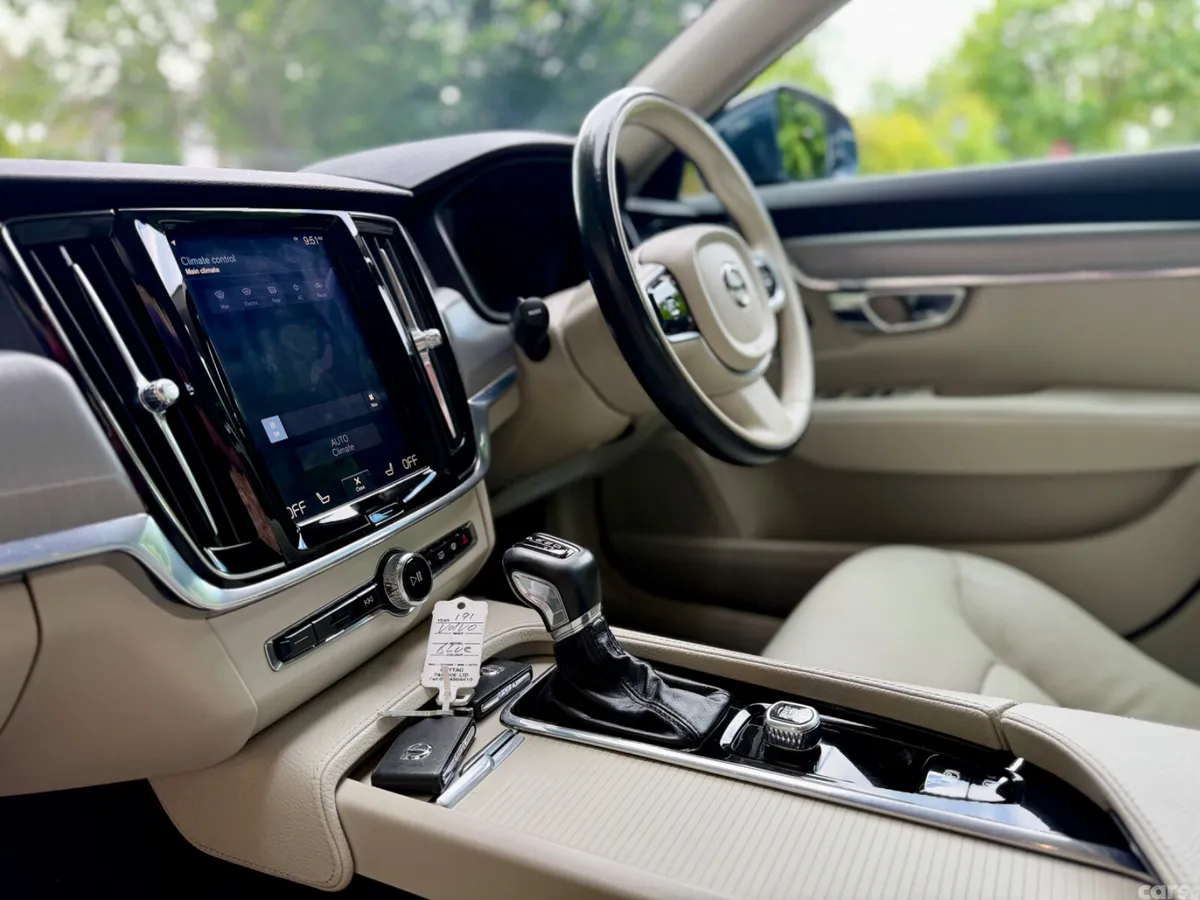 Volvo S90 Saloon, Diesel, 2019, Blue