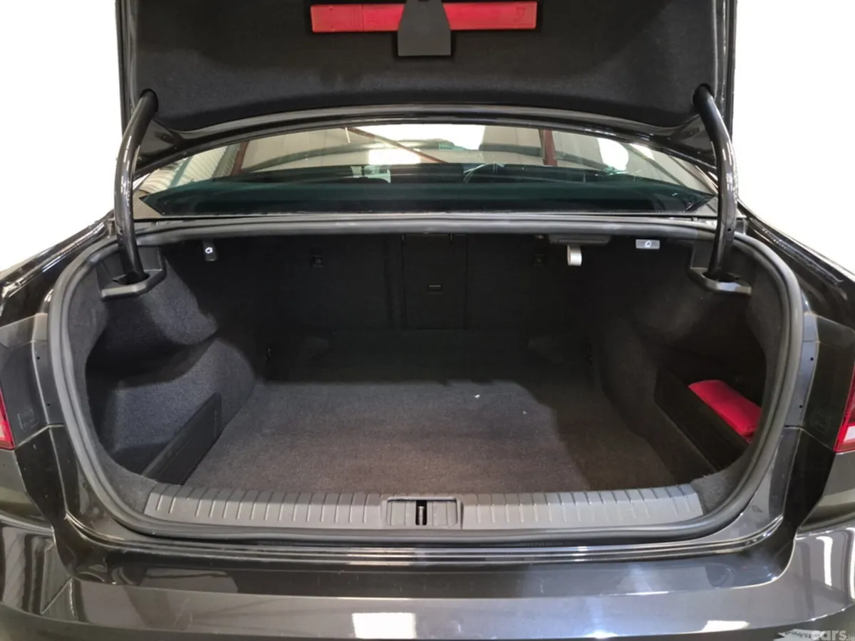 Volkswagen Passat Saloon, Diesel, 2022, Grey
