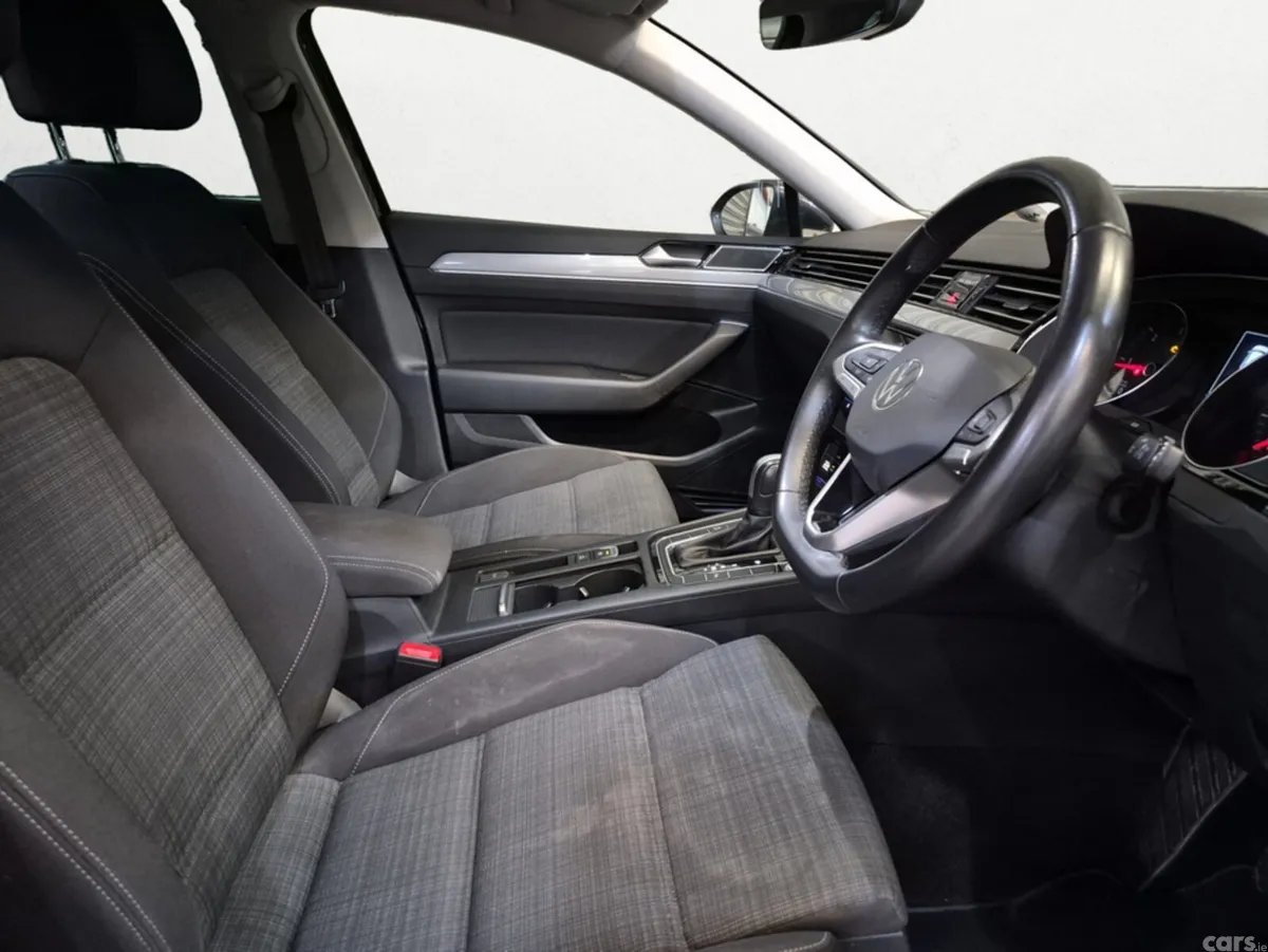 Volkswagen Passat Saloon, Diesel, 2022, Grey
