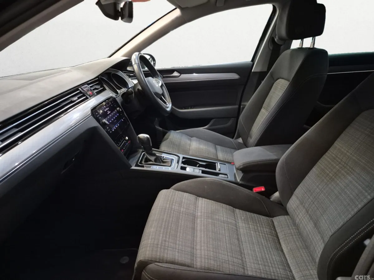 Volkswagen Passat Saloon, Diesel, 2022, Grey