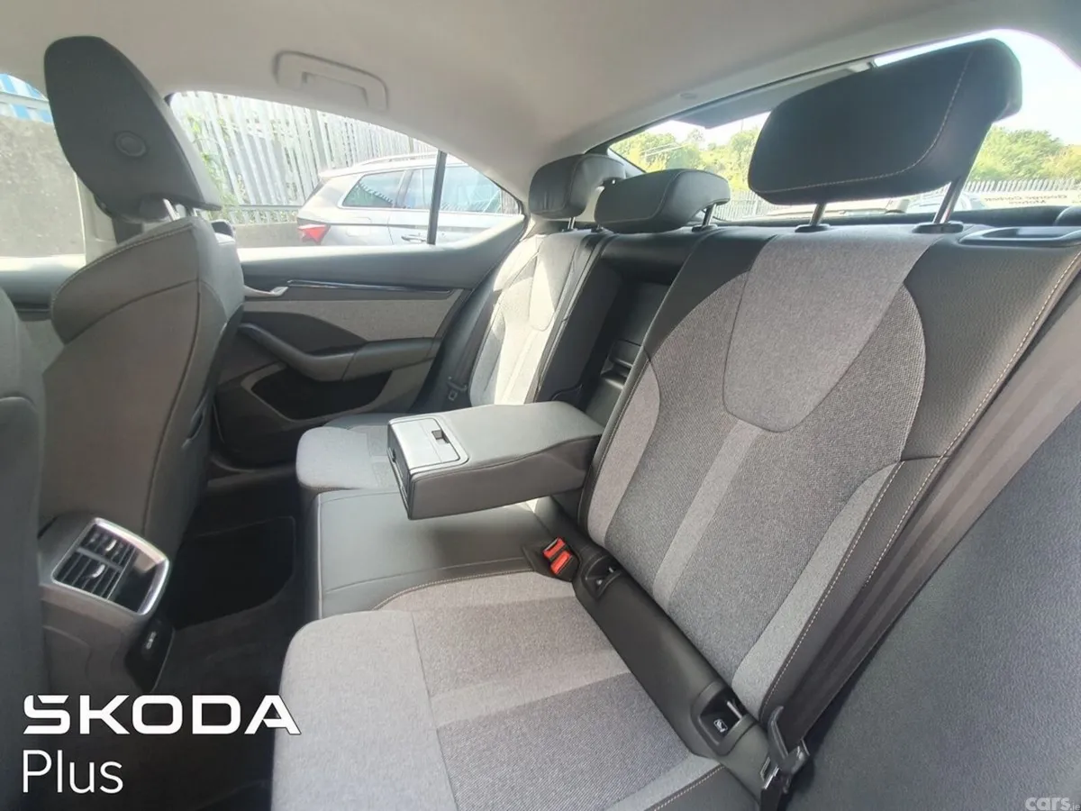 Skoda Octavia Hatchback, Diesel, 2025, Grey