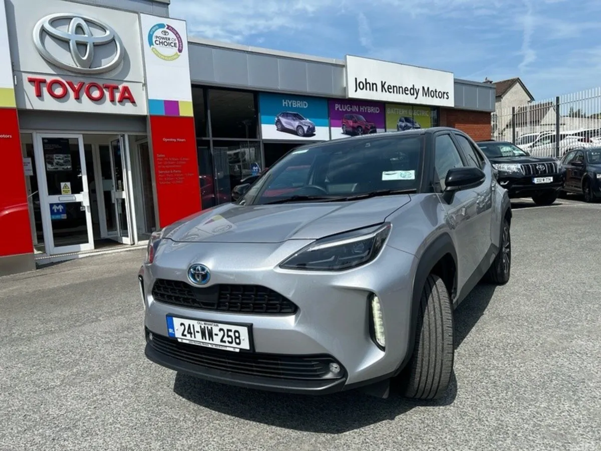 Toyota Yaris Cross Hatchback, Petrol Hybrid, 2024, Silver
