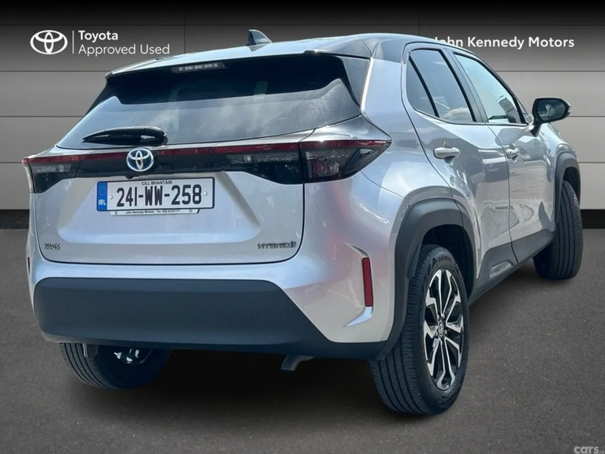 Toyota Yaris Cross Hatchback, Petrol Hybrid, 2024, Silver