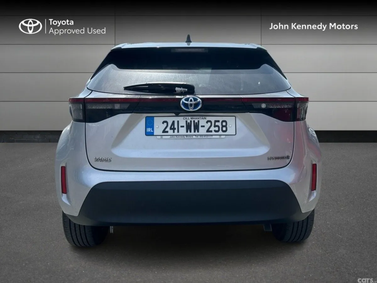 Toyota Yaris Cross Hatchback, Petrol Hybrid, 2024, Silver