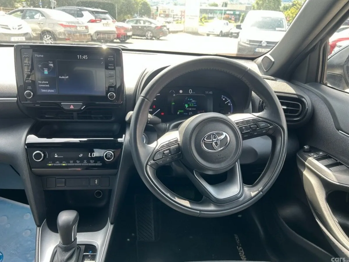 Toyota Yaris Cross Hatchback, Petrol Hybrid, 2024, Silver