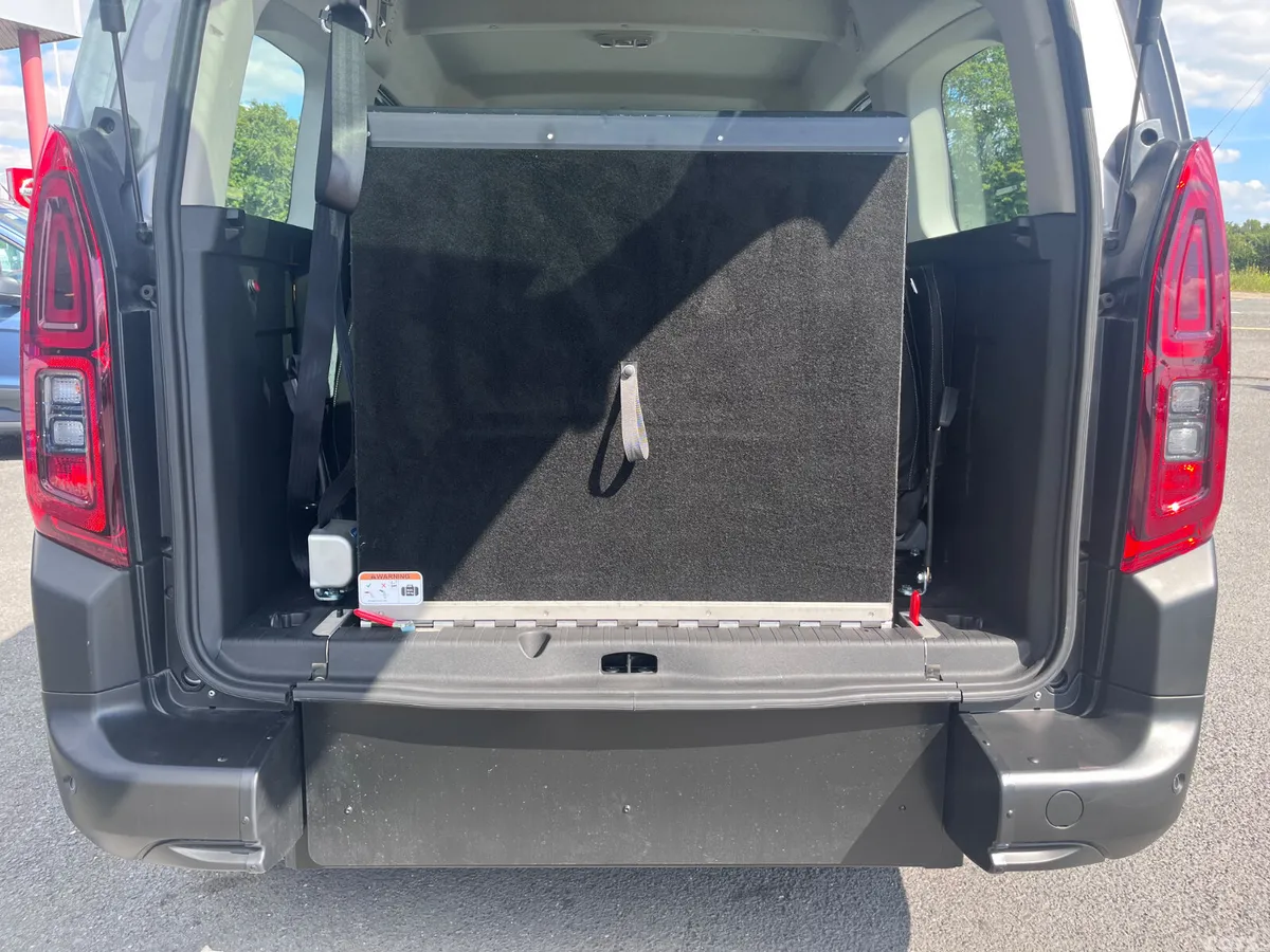 Citroen Berlingo Multispace MPV, Diesel, 2026, Silver
