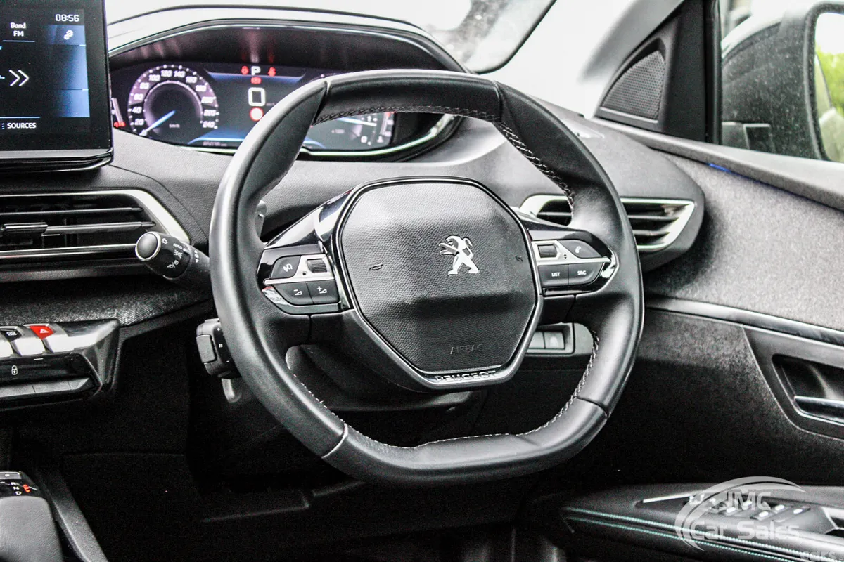 Peugeot 5008 MPV, Diesel, 2022, Black