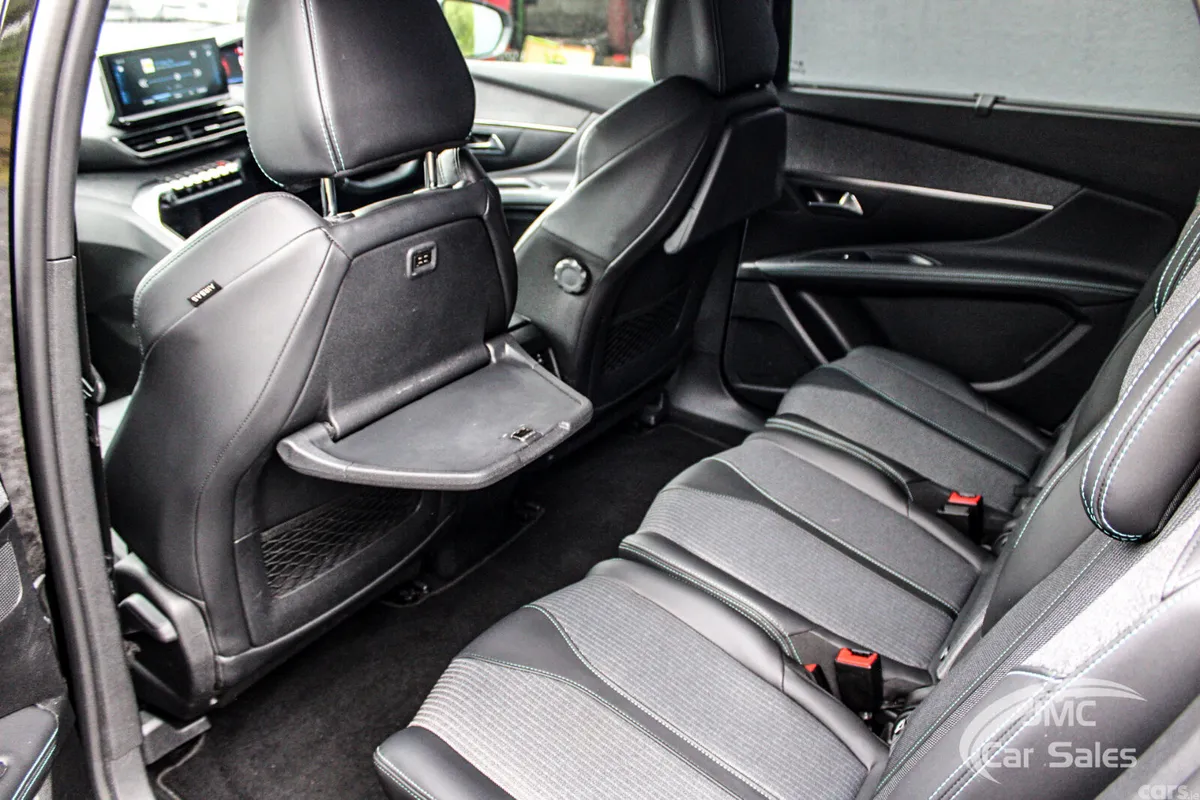 Peugeot 5008 MPV, Diesel, 2022, Black