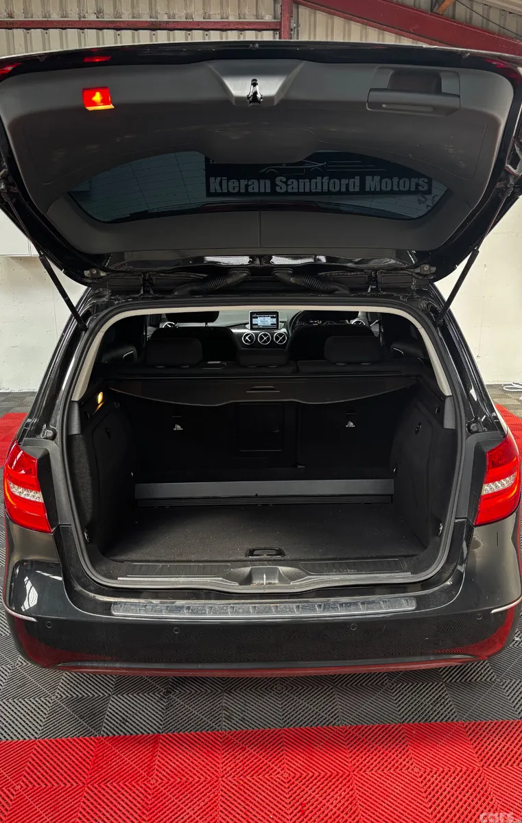 Mercedes-Benz B-Class Hatchback, Petrol, 2013, Black