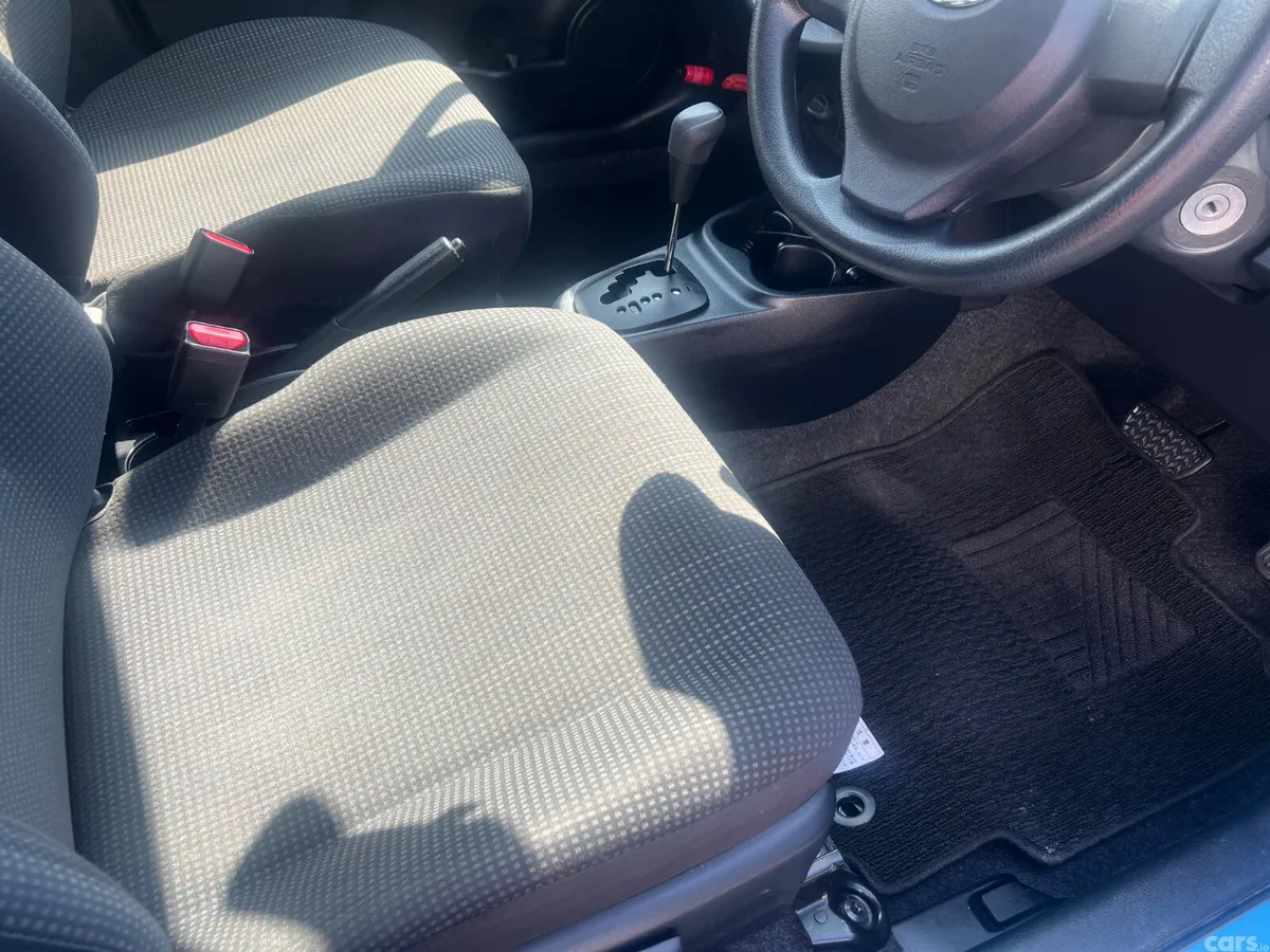 Toyota Vitz Hatchback, Petrol, 2015, Blue