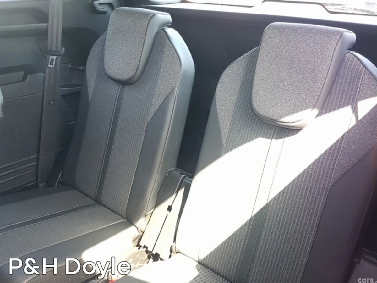 Peugeot 5008 MPV, Diesel, 2023, Black