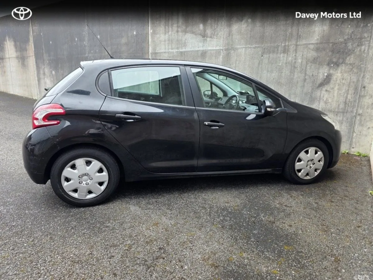 Peugeot 208 Hatchback, Diesel, 2014, Black