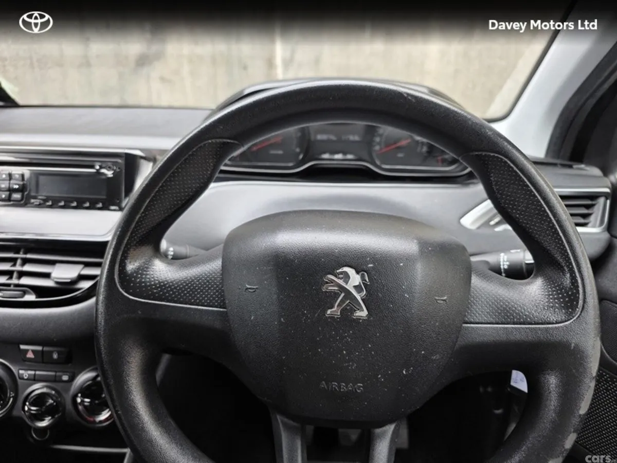 Peugeot 208 Hatchback, Diesel, 2014, Black