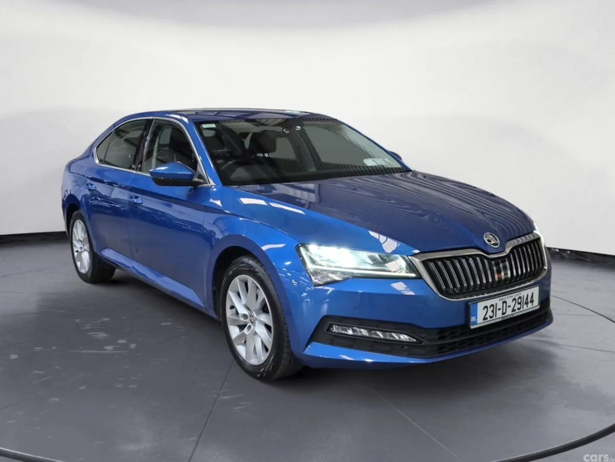 Skoda Superb Hatchback, Diesel, 2023, Blue