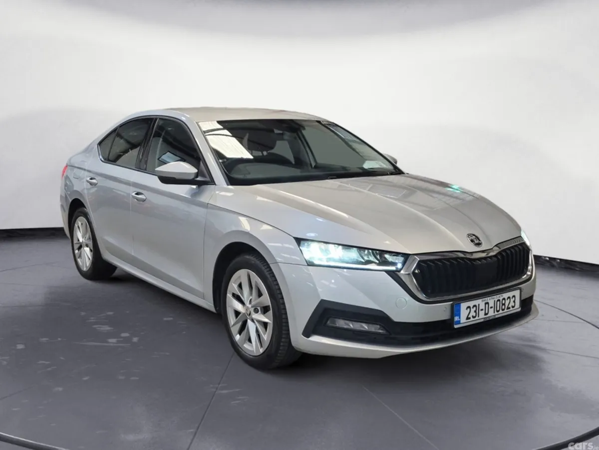 Skoda Octavia Saloon, Diesel, 2023, Grey