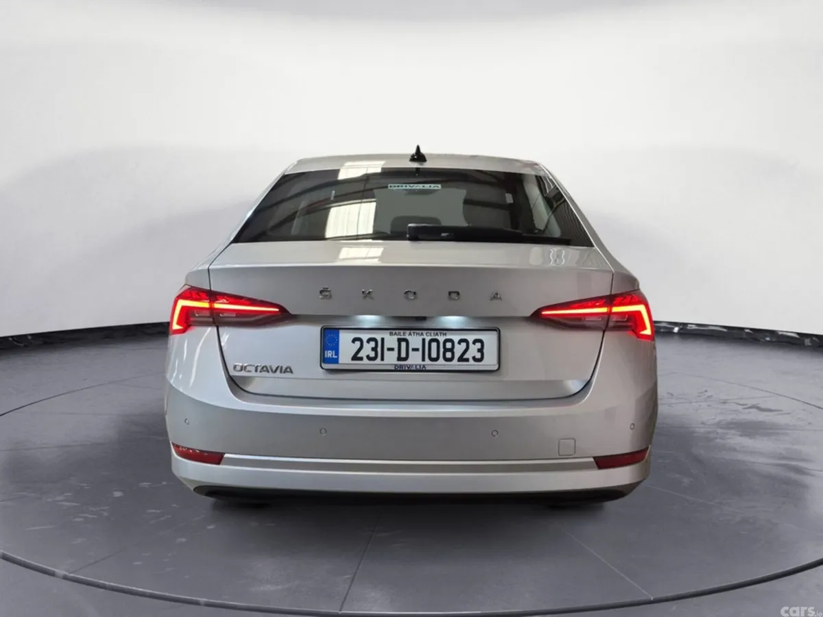 Skoda Octavia Saloon, Diesel, 2023, Grey