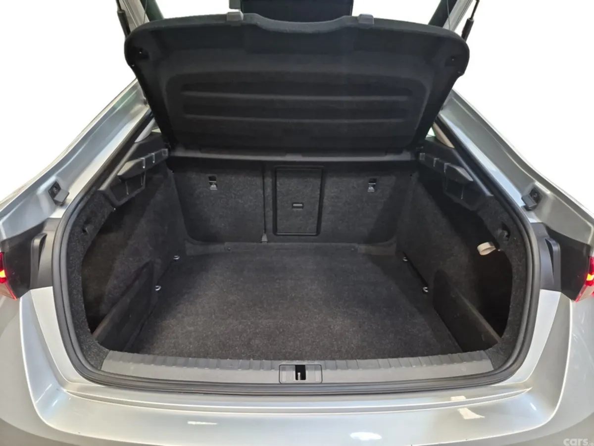 Skoda Octavia Saloon, Diesel, 2023, Grey