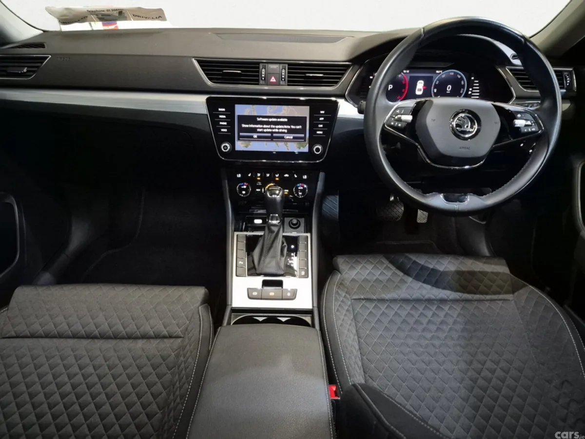 Skoda Superb Hatchback, Diesel, 2023, Blue