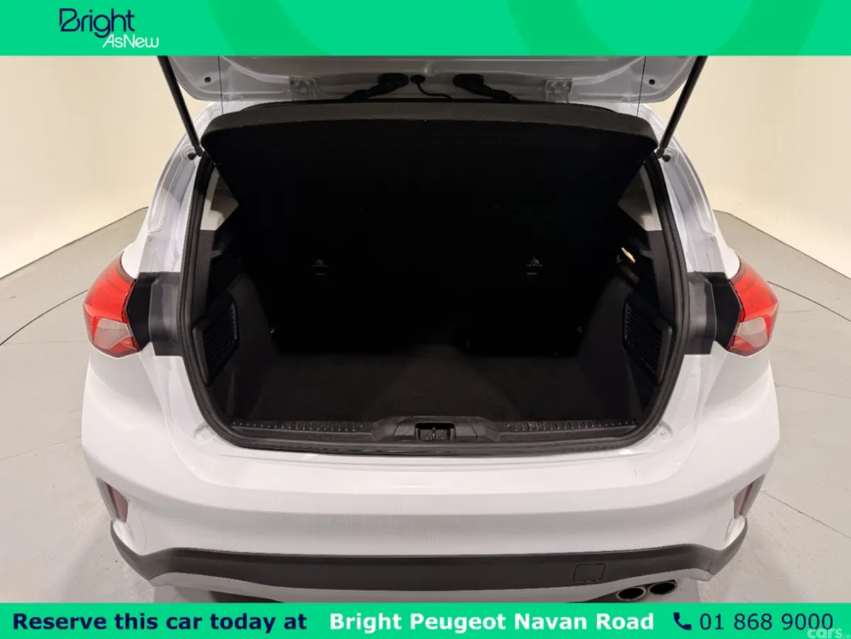 Ford Focus Hatchback, Petrol, 2021, White