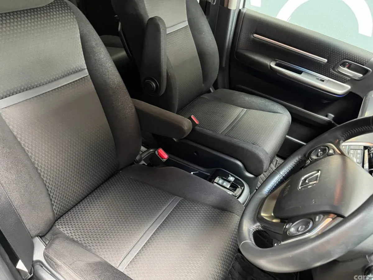 Honda Stepwagon MPV, Petrol Hybrid, 2020, White