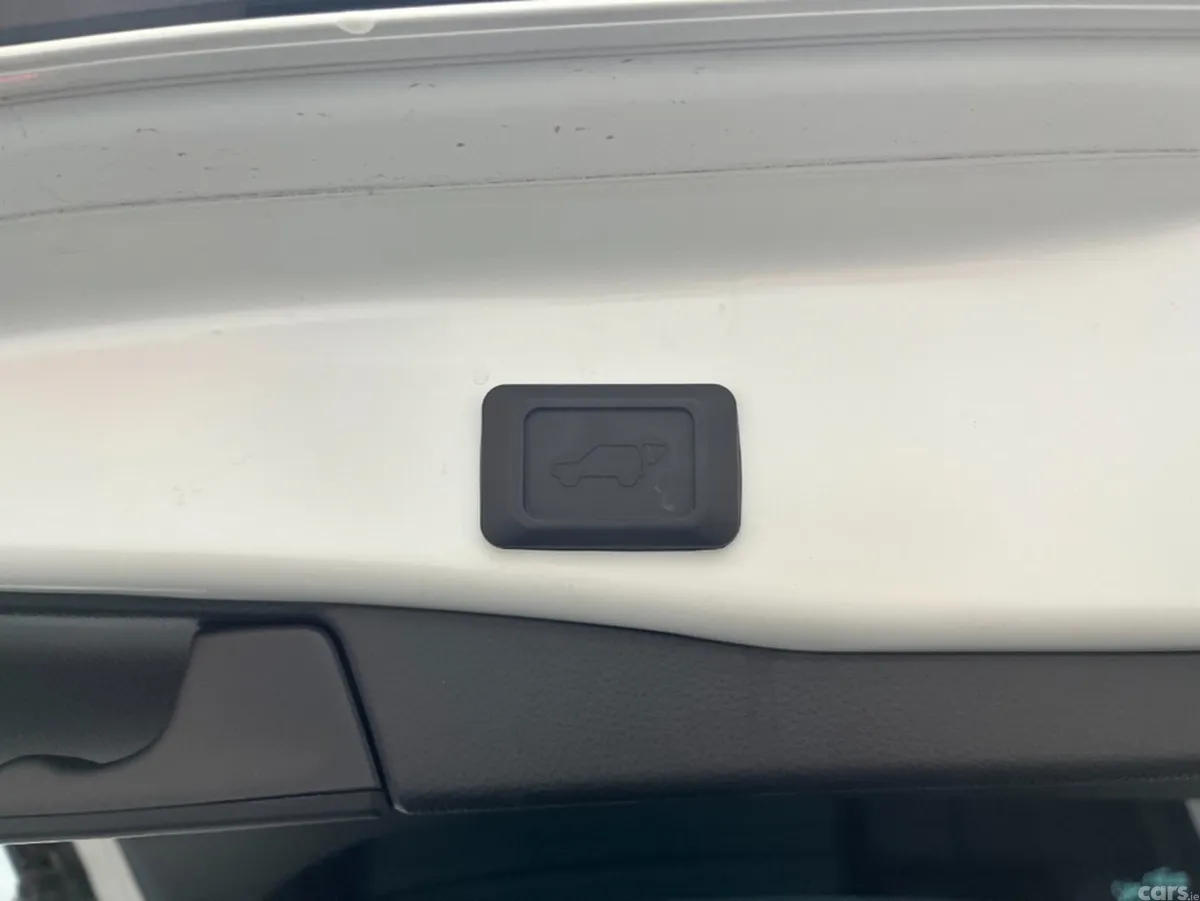 Toyota RAV4 SUV, Petrol Hybrid, 2024, White