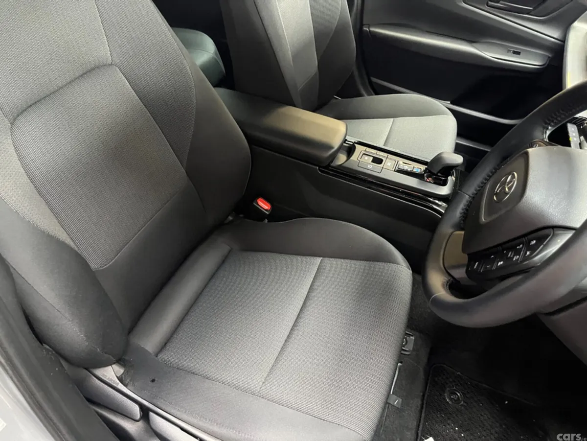 Toyota Prius Estate, Petrol, 2025, Silver