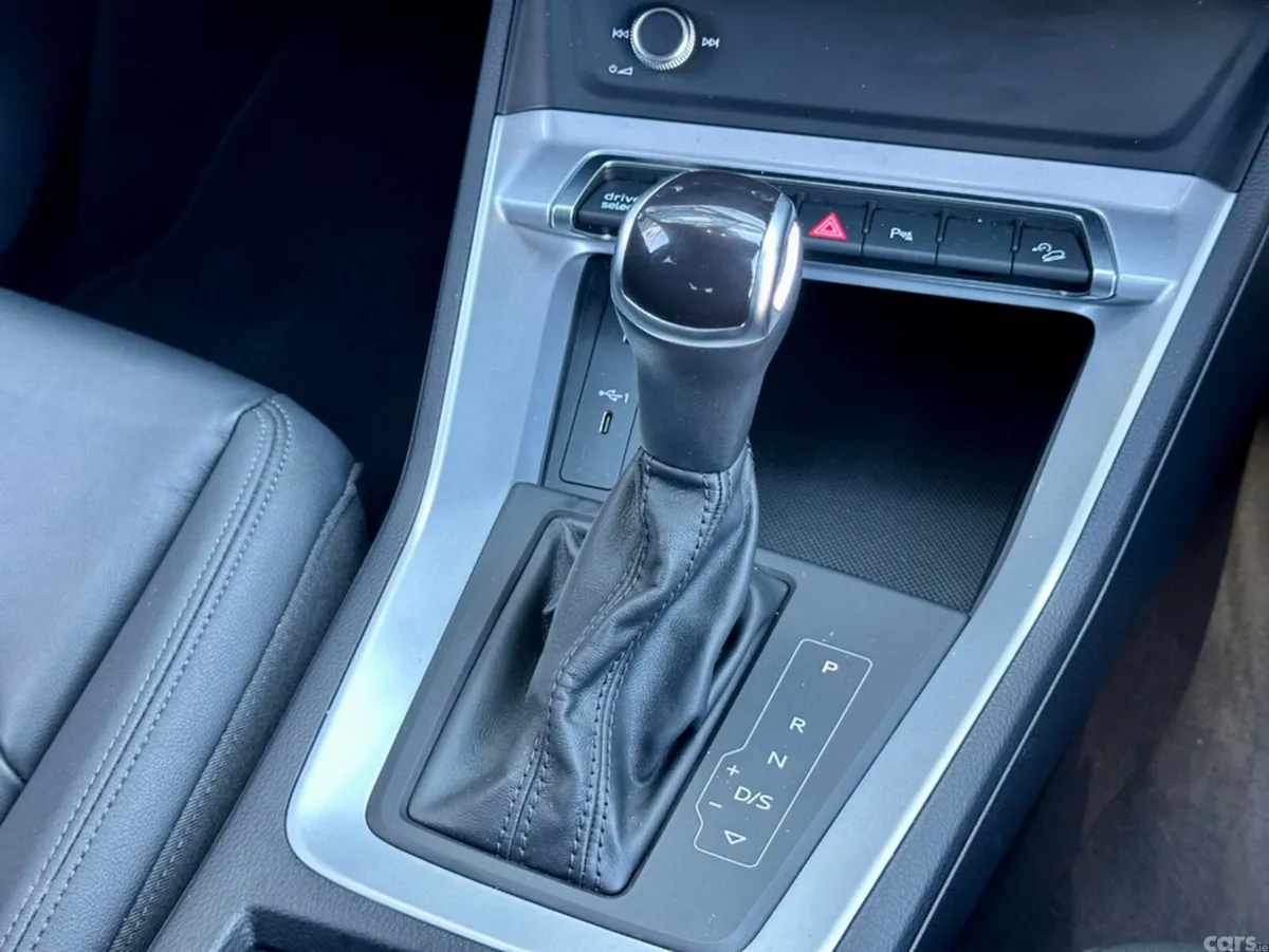 Audi Q3 SUV, Petrol Hybrid, 2023, Blue