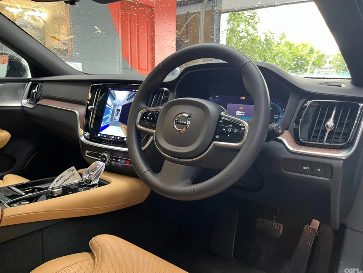 Volvo V60 Estate, Petrol Plug-in Hybrid, 2024, White