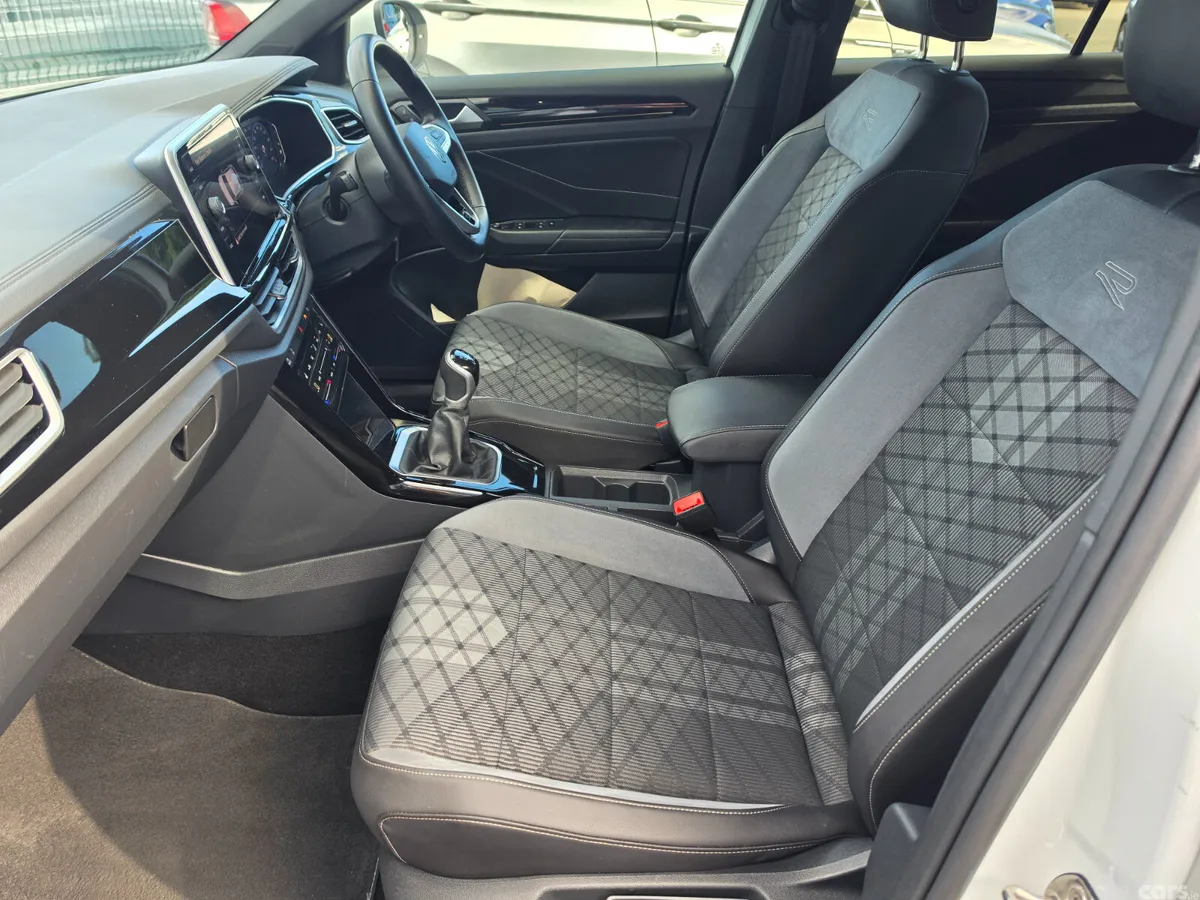 Volkswagen T-Roc SUV, Petrol, 2024, White
